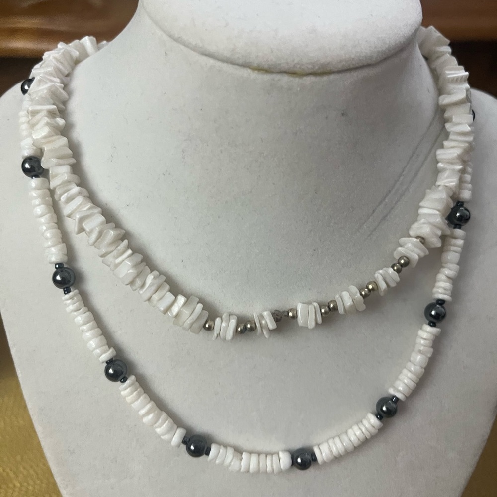 π₯2 Pcs Puka Shells Necklaces. NWOT - Picture 3 of 4